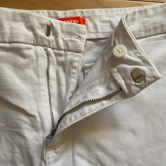 JOE FRESH Classic White Shorts - Picture 4 of 9